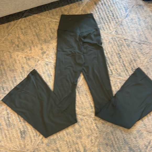 Aerie Real Me High Wasted Crossover Flare Leggings, Color: green, Size: XS - Picture 2 of 3